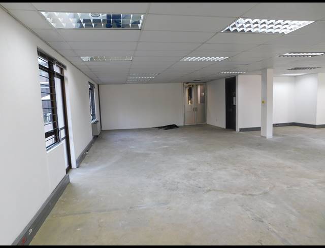 182M² OFFICE TO LET IN HYDE PARK